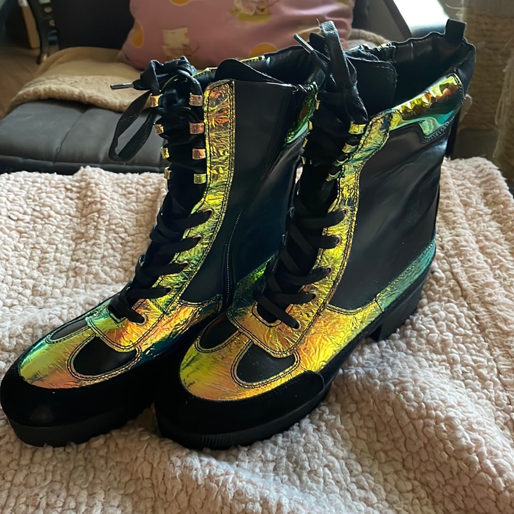 NWOT Unique Metallic Platform Boots Size 11